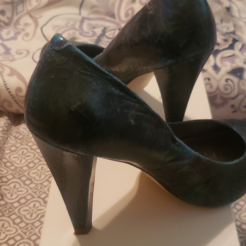 INC Blue snake skin blocked heel - Picture 3 of 4